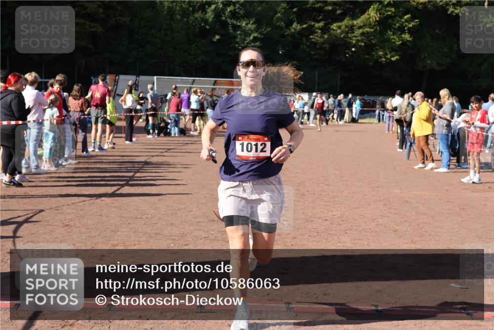 27.09.2026 - 35. Volkslauf durch das schöne Alstertal Strokosch-Dieckow http://msf.ph/oto/10586063 27.09.2026 11:53:39 Ziel 1012, 1498 meine-sportfotos.de