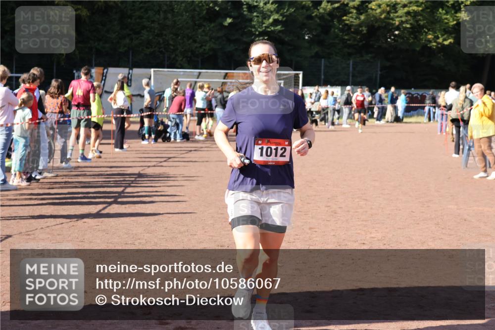 27.09.2026 - 35. Volkslauf durch das schöne Alstertal Strokosch-Dieckow http://msf.ph/oto/10586067 27.09.2026 11:53:39 Ziel 1012, 1498 meine-sportfotos.de