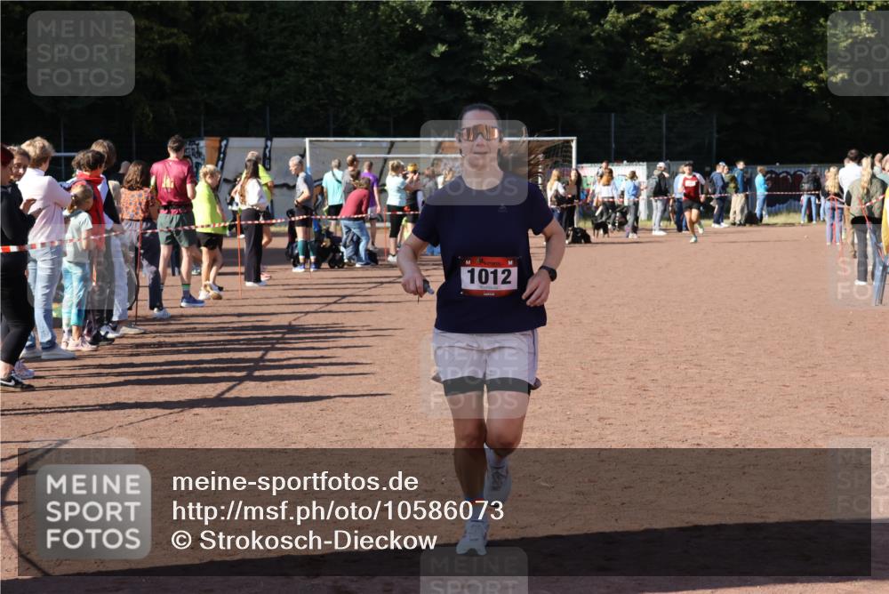 27.09.2026 - 35. Volkslauf durch das schöne Alstertal Strokosch-Dieckow http://msf.ph/oto/10586073 27.09.2026 11:53:38 Ziel 1012, 1498 meine-sportfotos.de