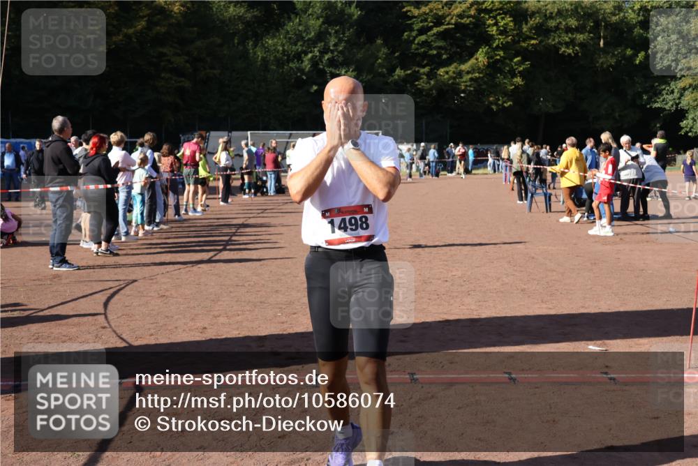 27.09.2026 - 35. Volkslauf durch das schöne Alstertal Strokosch-Dieckow http://msf.ph/oto/10586074 27.09.2026 11:53:36 Ziel 1012, 1498 meine-sportfotos.de