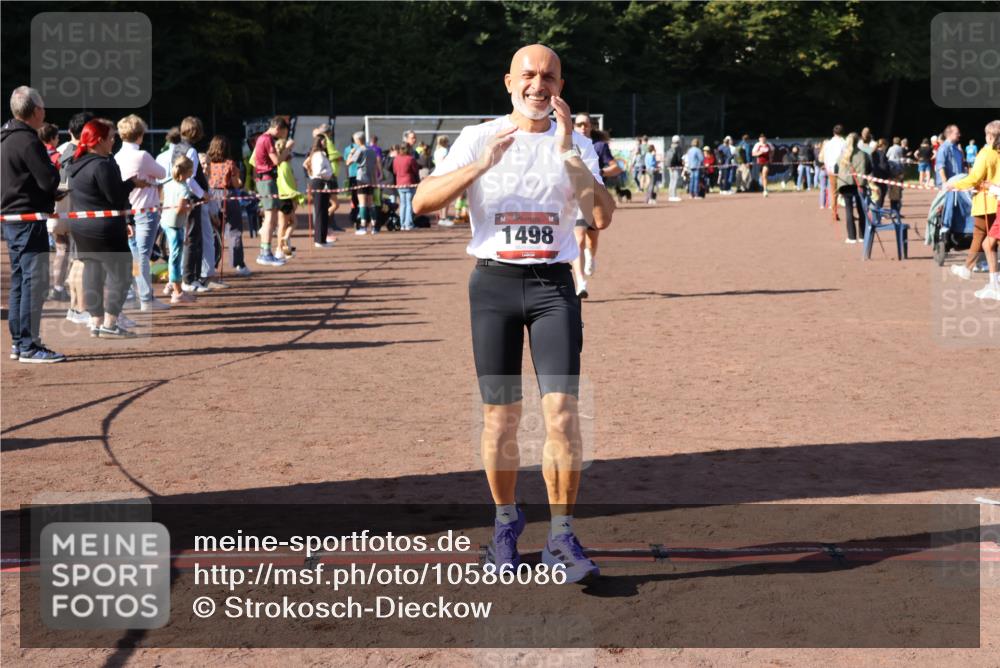 27.09.2026 - 35. Volkslauf durch das schöne Alstertal Strokosch-Dieckow http://msf.ph/oto/10586086 27.09.2026 11:53:35 Ziel 1012, 1498 meine-sportfotos.de