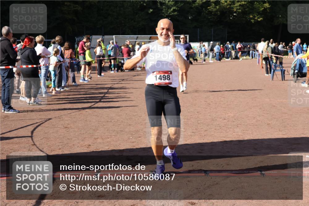 27.09.2026 - 35. Volkslauf durch das schöne Alstertal Strokosch-Dieckow http://msf.ph/oto/10586087 27.09.2026 11:53:35 Ziel 1012, 1498 meine-sportfotos.de