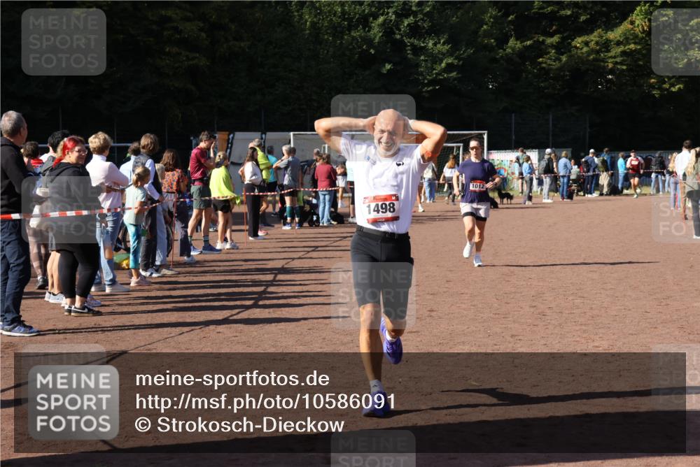 27.09.2026 - 35. Volkslauf durch das schöne Alstertal Strokosch-Dieckow http://msf.ph/oto/10586091 27.09.2026 11:53:35 Ziel 1012, 1498 meine-sportfotos.de
