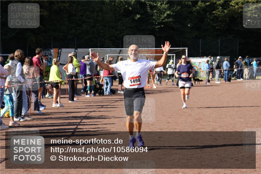 27.09.2026 - 35. Volkslauf durch das schöne Alstertal Strokosch-Dieckow http://msf.ph/oto/10586094 27.09.2026 11:53:33 Ziel 1012, 1498 meine-sportfotos.de