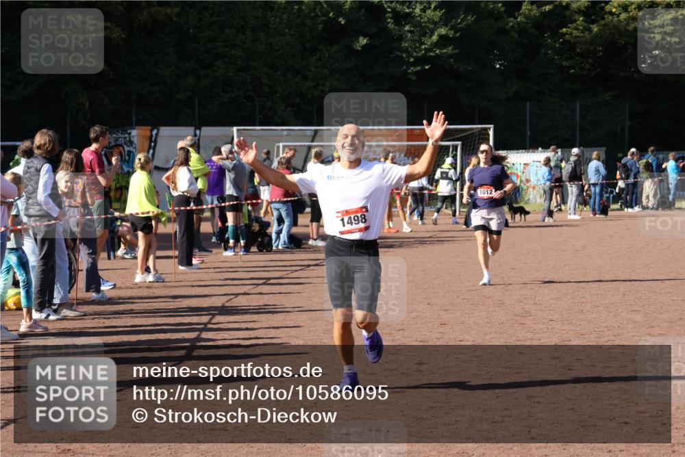 27.09.2026 - 35. Volkslauf durch das schöne Alstertal Strokosch-Dieckow http://msf.ph/oto/10586095 27.09.2026 11:53:33 Ziel 1012, 1498 meine-sportfotos.de