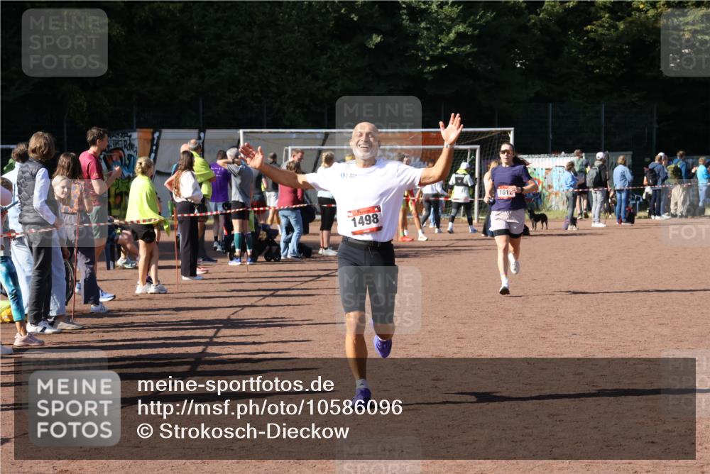 27.09.2026 - 35. Volkslauf durch das schöne Alstertal Strokosch-Dieckow http://msf.ph/oto/10586096 27.09.2026 11:53:33 Ziel 1012, 1498 meine-sportfotos.de