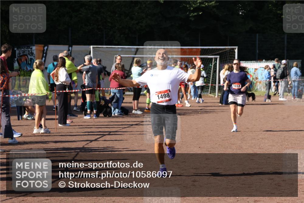 27.09.2026 - 35. Volkslauf durch das schöne Alstertal Strokosch-Dieckow http://msf.ph/oto/10586097 27.09.2026 11:53:33 Ziel 1012, 1498 meine-sportfotos.de