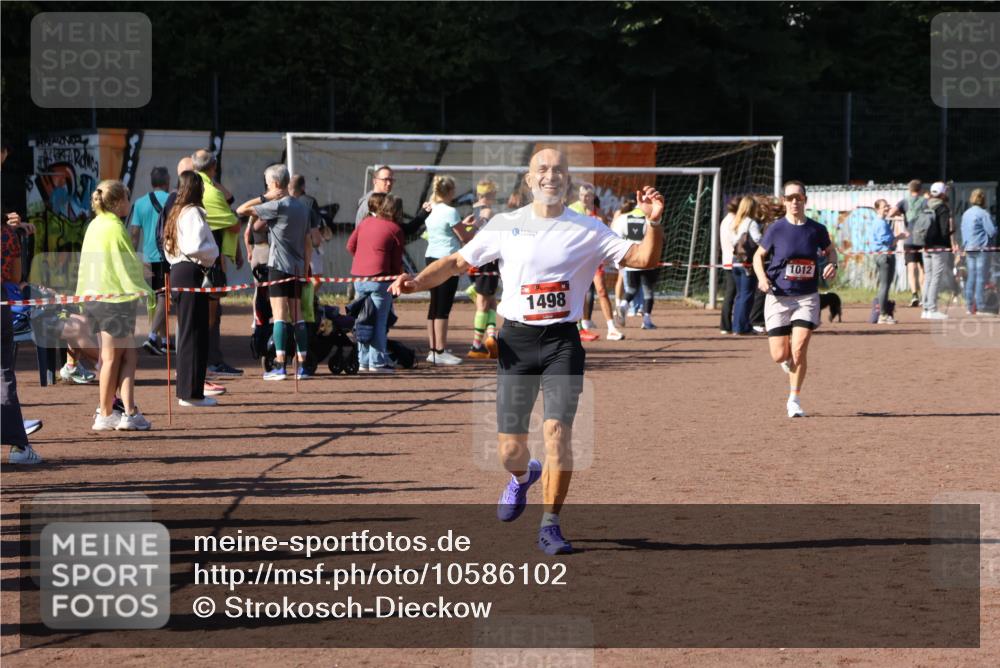 27.09.2026 - 35. Volkslauf durch das schöne Alstertal Strokosch-Dieckow http://msf.ph/oto/10586102 27.09.2026 11:53:32 Ziel 1012, 1498 meine-sportfotos.de