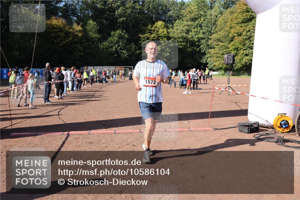 27.09.2026 - 35. Volkslauf durch das schöne Alstertal Strokosch-Dieckow http://msf.ph/oto/10586104 27.09.2026 11:53:24 Ziel 1572 meine-sportfotos.de