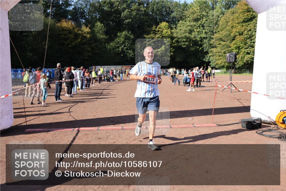 27.09.2026 - 35. Volkslauf durch das schöne Alstertal Strokosch-Dieckow http://msf.ph/oto/10586107 27.09.2026 11:53:23 Ziel 1572 meine-sportfotos.de