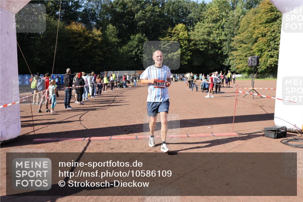27.09.2026 - 35. Volkslauf durch das schöne Alstertal Strokosch-Dieckow http://msf.ph/oto/10586109 27.09.2026 11:53:23 Ziel 1572 meine-sportfotos.de