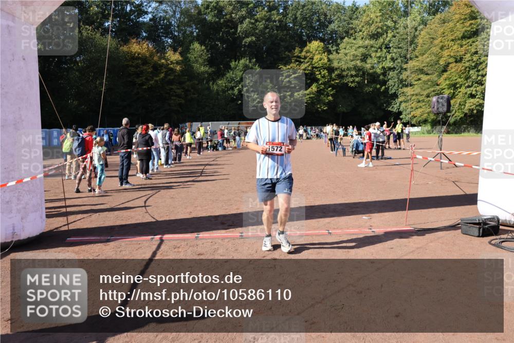 27.09.2026 - 35. Volkslauf durch das schöne Alstertal Strokosch-Dieckow http://msf.ph/oto/10586110 27.09.2026 11:53:23 Ziel 1572 meine-sportfotos.de