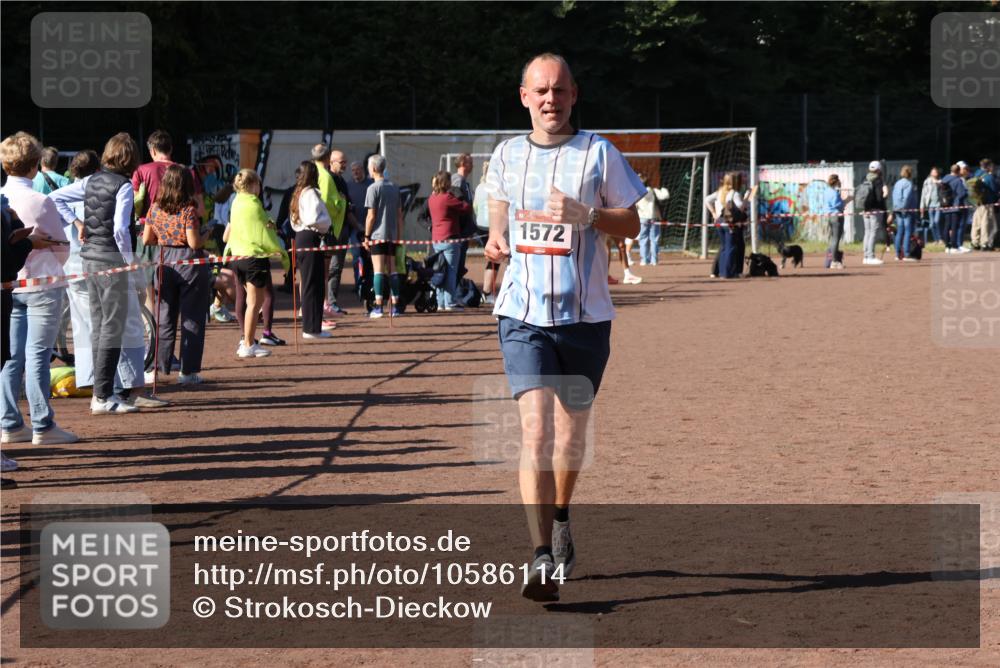 27.09.2026 - 35. Volkslauf durch das schöne Alstertal Strokosch-Dieckow http://msf.ph/oto/10586114 27.09.2026 11:53:22 Ziel 1572 meine-sportfotos.de