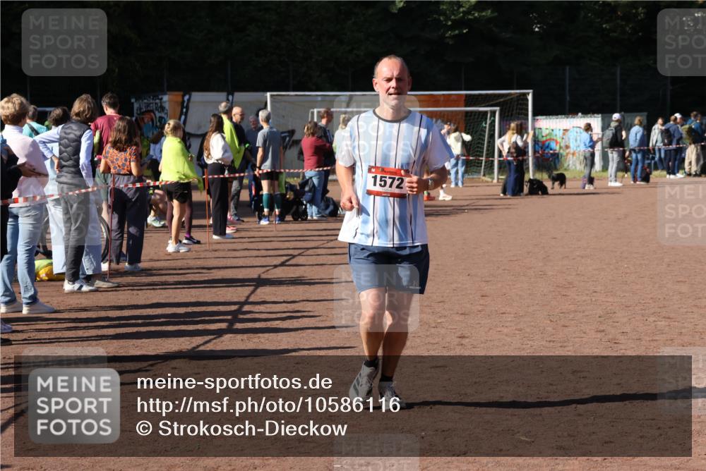27.09.2026 - 35. Volkslauf durch das schöne Alstertal Strokosch-Dieckow http://msf.ph/oto/10586116 27.09.2026 11:53:21 Ziel 1572 meine-sportfotos.de