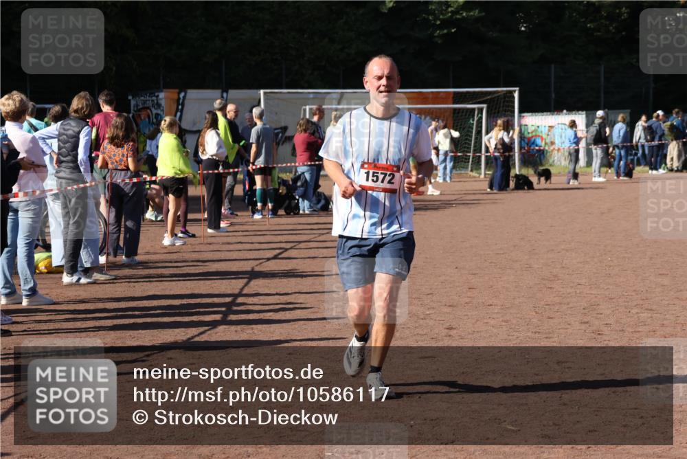 27.09.2026 - 35. Volkslauf durch das schöne Alstertal Strokosch-Dieckow http://msf.ph/oto/10586117 27.09.2026 11:53:21 Ziel 1572 meine-sportfotos.de