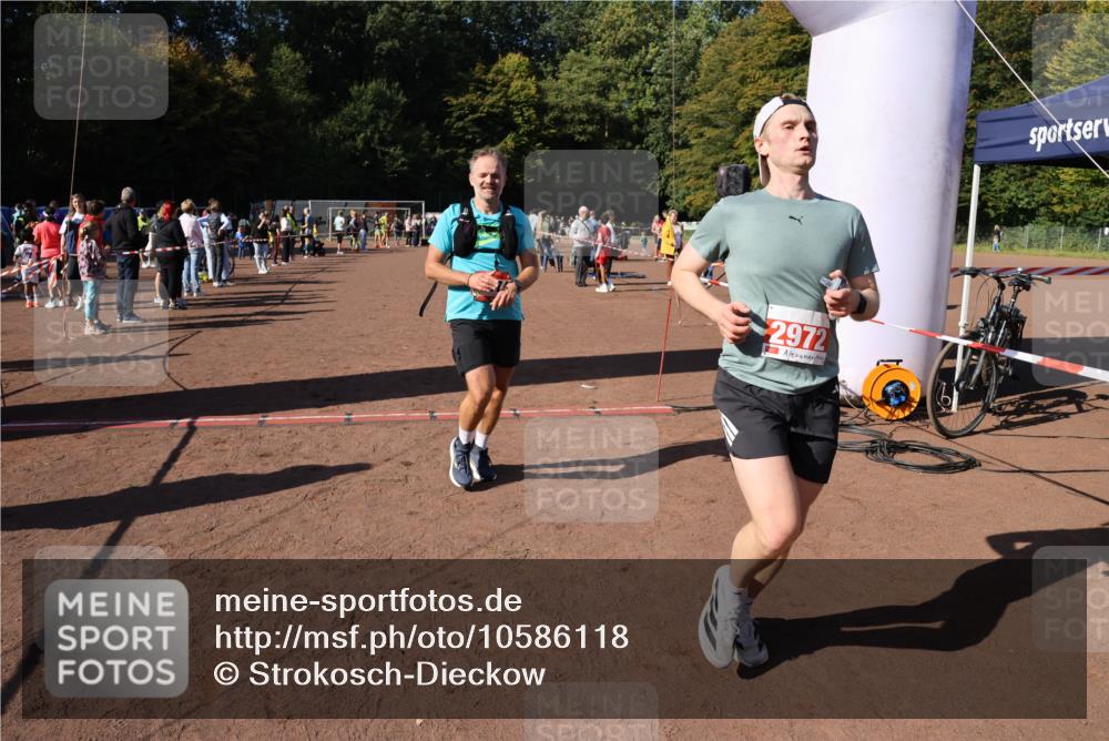 27.09.2026 - 35. Volkslauf durch das schöne Alstertal Strokosch-Dieckow http://msf.ph/oto/10586118 27.09.2026 11:53:02 Ziel 1474, 1552, 2470, 2972 meine-sportfotos.de