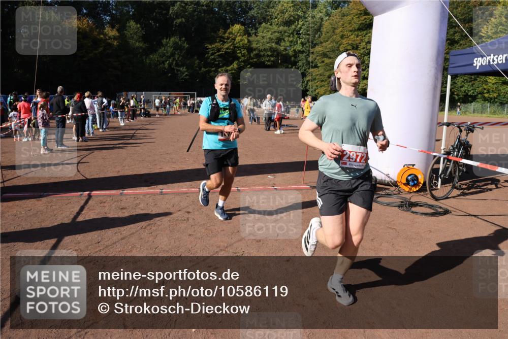 27.09.2026 - 35. Volkslauf durch das schöne Alstertal Strokosch-Dieckow http://msf.ph/oto/10586119 27.09.2026 11:53:02 Ziel 1474, 1552, 2470, 2972 meine-sportfotos.de