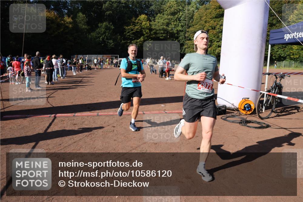 27.09.2026 - 35. Volkslauf durch das schöne Alstertal Strokosch-Dieckow http://msf.ph/oto/10586120 27.09.2026 11:53:02 Ziel 1474, 1552, 2470, 2972 meine-sportfotos.de