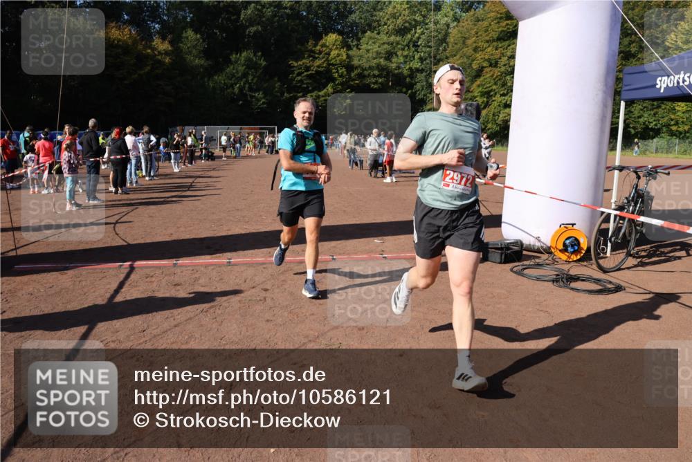27.09.2026 - 35. Volkslauf durch das schöne Alstertal Strokosch-Dieckow http://msf.ph/oto/10586121 27.09.2026 11:53:02 Ziel 1474, 1552, 2470, 2972 meine-sportfotos.de