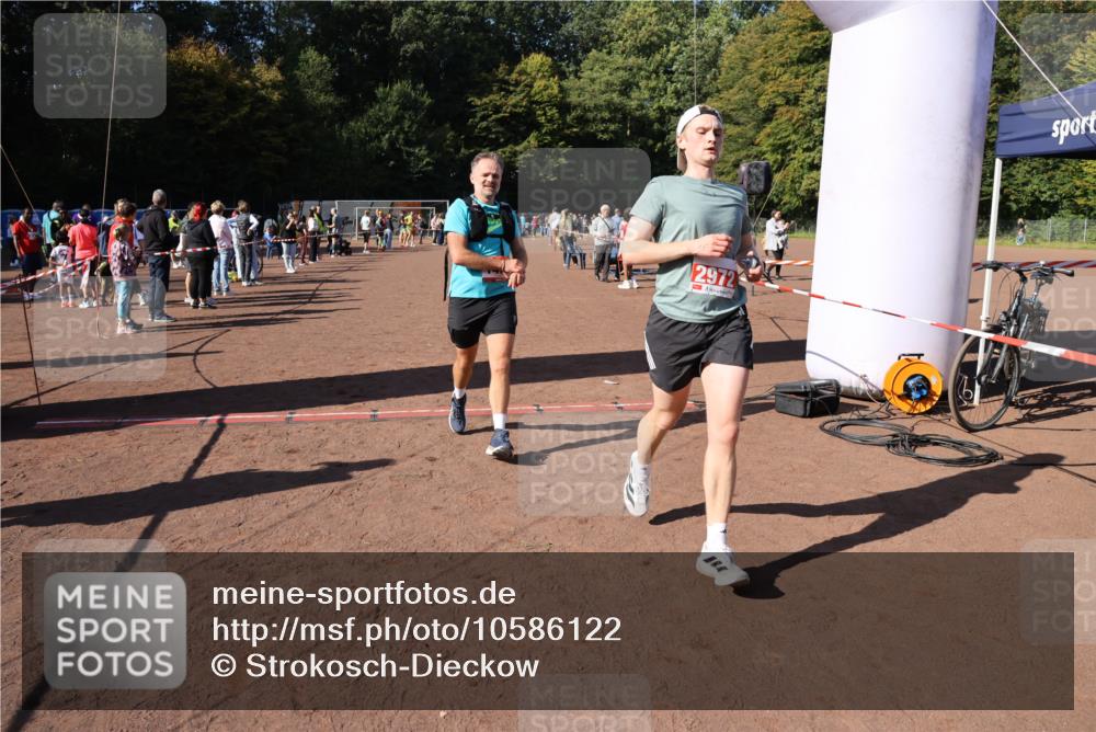 27.09.2026 - 35. Volkslauf durch das schöne Alstertal Strokosch-Dieckow http://msf.ph/oto/10586122 27.09.2026 11:53:02 Ziel 1474, 1552, 2470, 2972 meine-sportfotos.de