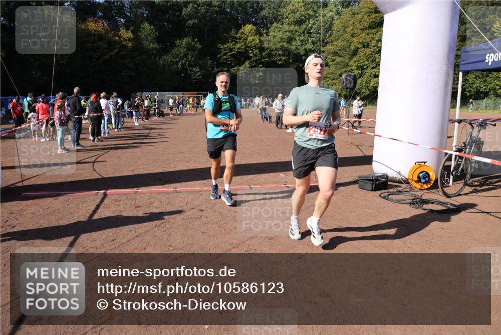 27.09.2026 - 35. Volkslauf durch das schöne Alstertal Strokosch-Dieckow http://msf.ph/oto/10586123 27.09.2026 11:53:02 Ziel 1474, 1552, 2470, 2972 meine-sportfotos.de