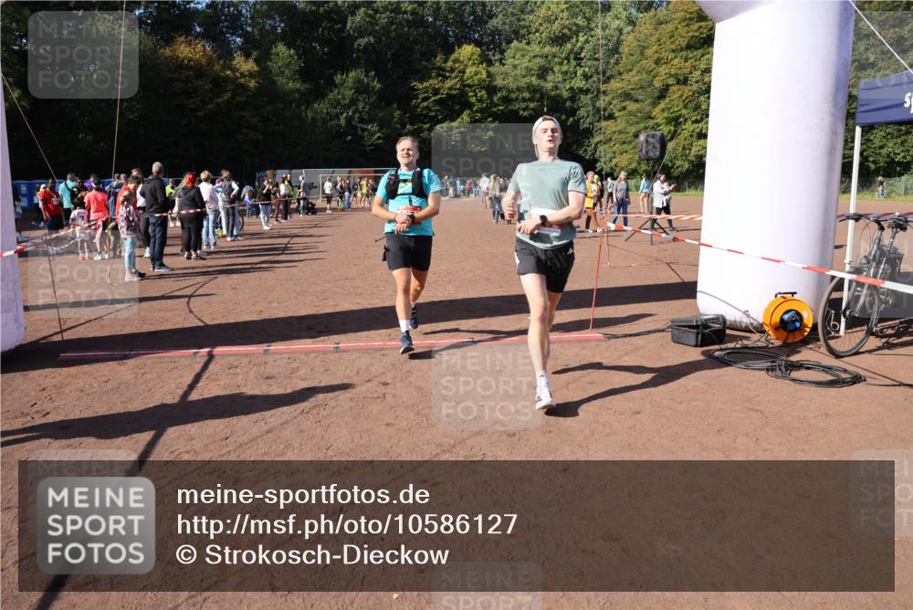 27.09.2026 - 35. Volkslauf durch das schöne Alstertal Strokosch-Dieckow http://msf.ph/oto/10586127 27.09.2026 11:53:02 Ziel 1474, 1552, 2470, 2972 meine-sportfotos.de