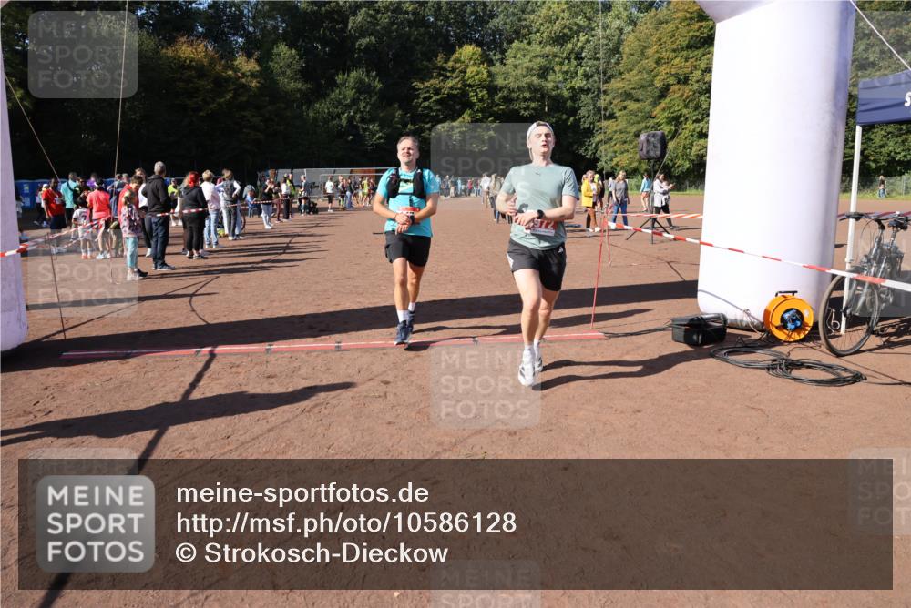 27.09.2026 - 35. Volkslauf durch das schöne Alstertal Strokosch-Dieckow http://msf.ph/oto/10586128 27.09.2026 11:53:02 Ziel 1474, 1552, 2470, 2972 meine-sportfotos.de