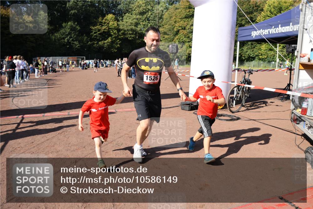 27.09.2026 - 35. Volkslauf durch das schöne Alstertal Strokosch-Dieckow http://msf.ph/oto/10586149 27.09.2026 11:52:51 Ziel 1526, 1552, 2470, 3154 meine-sportfotos.de