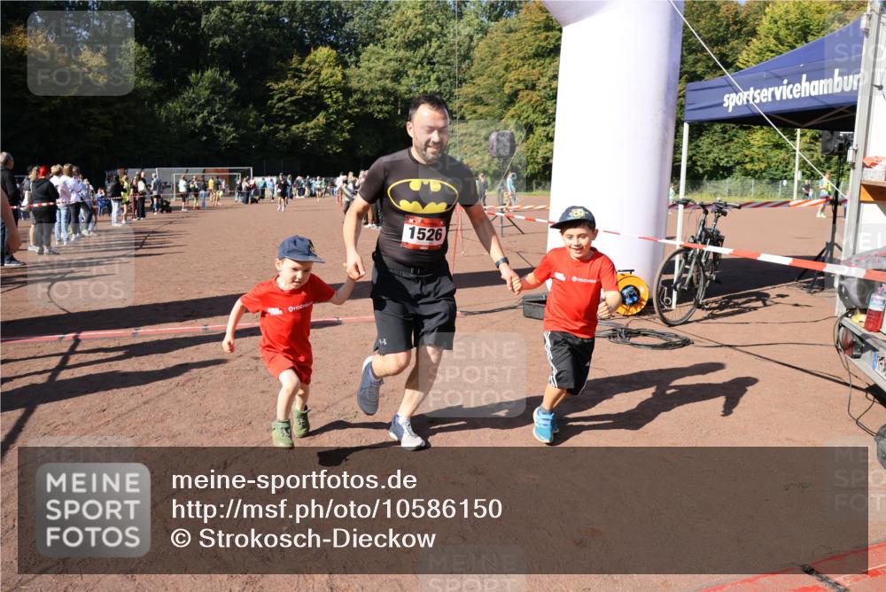 27.09.2026 - 35. Volkslauf durch das schöne Alstertal Strokosch-Dieckow http://msf.ph/oto/10586150 27.09.2026 11:52:51 Ziel 1526, 1552, 2470, 3154 meine-sportfotos.de