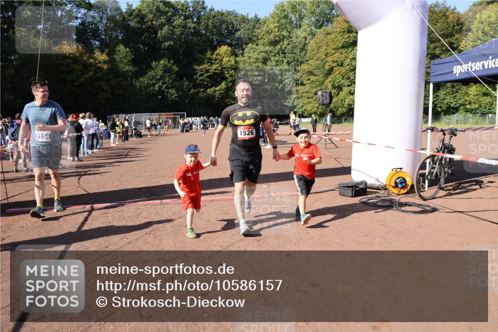 27.09.2026 - 35. Volkslauf durch das schöne Alstertal Strokosch-Dieckow http://msf.ph/oto/10586157 27.09.2026 11:52:51 Ziel 1526, 1552, 2470, 3154 meine-sportfotos.de