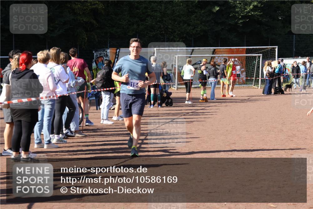 27.09.2026 - 35. Volkslauf durch das schöne Alstertal Strokosch-Dieckow http://msf.ph/oto/10586169 27.09.2026 11:52:47 Ziel 1526, 3154 meine-sportfotos.de