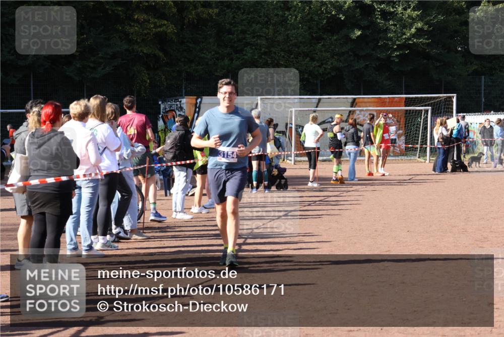 27.09.2026 - 35. Volkslauf durch das schöne Alstertal Strokosch-Dieckow http://msf.ph/oto/10586171 27.09.2026 11:52:46 Ziel 1526, 3154 meine-sportfotos.de