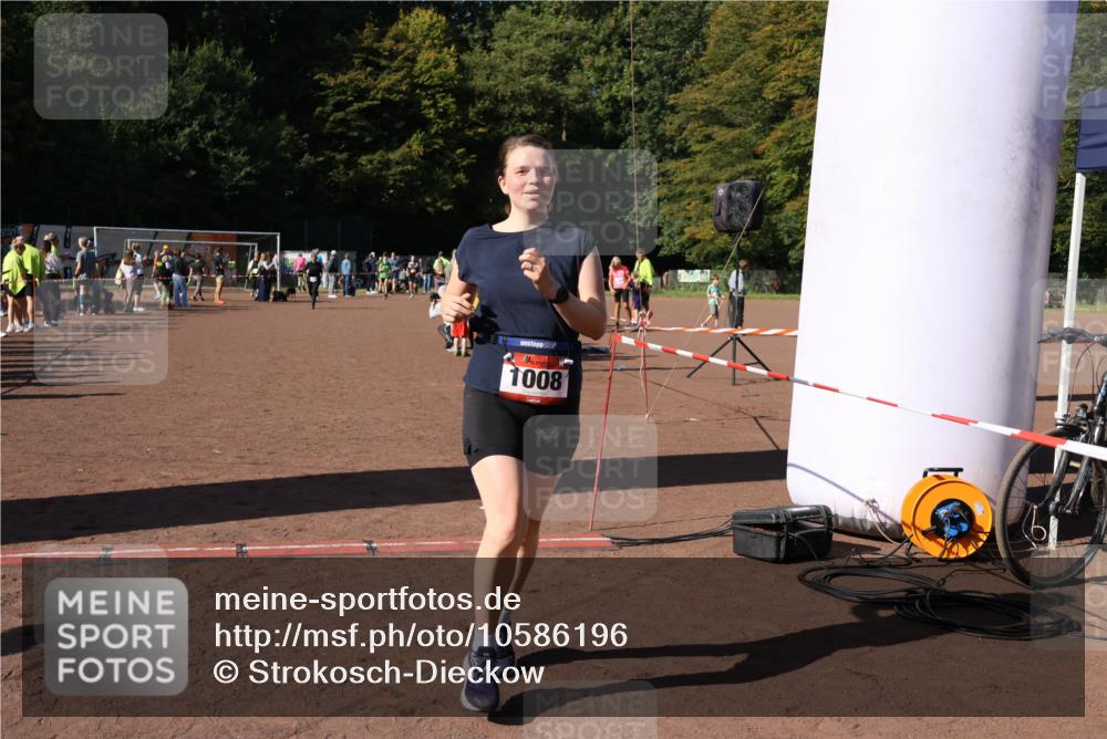 27.09.2026 - 35. Volkslauf durch das schöne Alstertal Strokosch-Dieckow http://msf.ph/oto/10586196 27.09.2026 11:52:28 Ziel 1008 meine-sportfotos.de