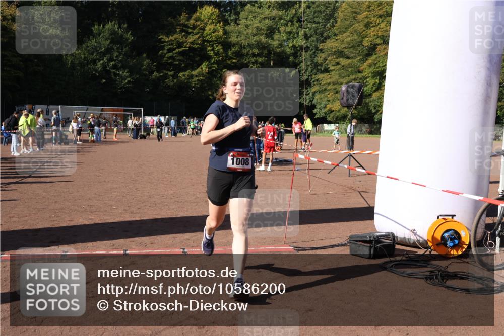 27.09.2026 - 35. Volkslauf durch das schöne Alstertal Strokosch-Dieckow http://msf.ph/oto/10586200 27.09.2026 11:52:28 Ziel 1008 meine-sportfotos.de