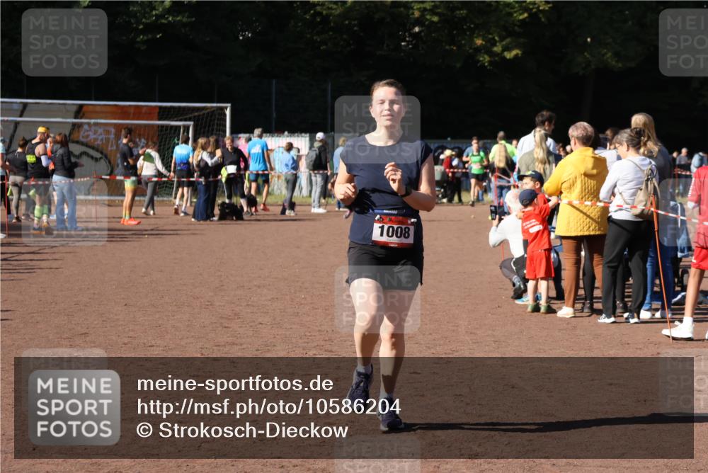 27.09.2026 - 35. Volkslauf durch das schöne Alstertal Strokosch-Dieckow http://msf.ph/oto/10586204 27.09.2026 11:52:26 Ziel 1008 meine-sportfotos.de