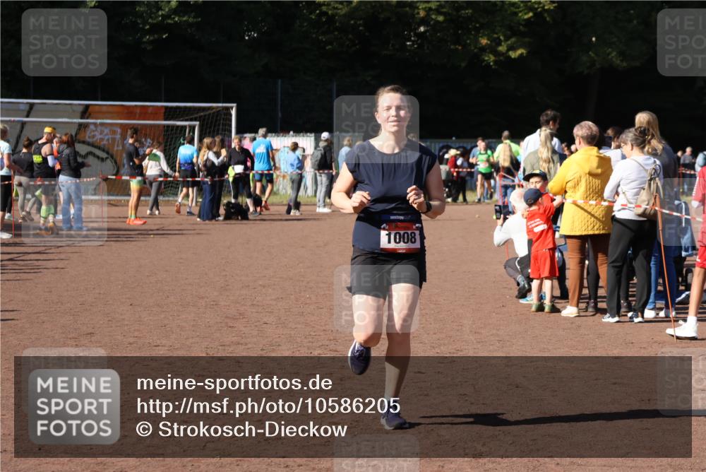 27.09.2026 - 35. Volkslauf durch das schöne Alstertal Strokosch-Dieckow http://msf.ph/oto/10586205 27.09.2026 11:52:26 Ziel 1008 meine-sportfotos.de