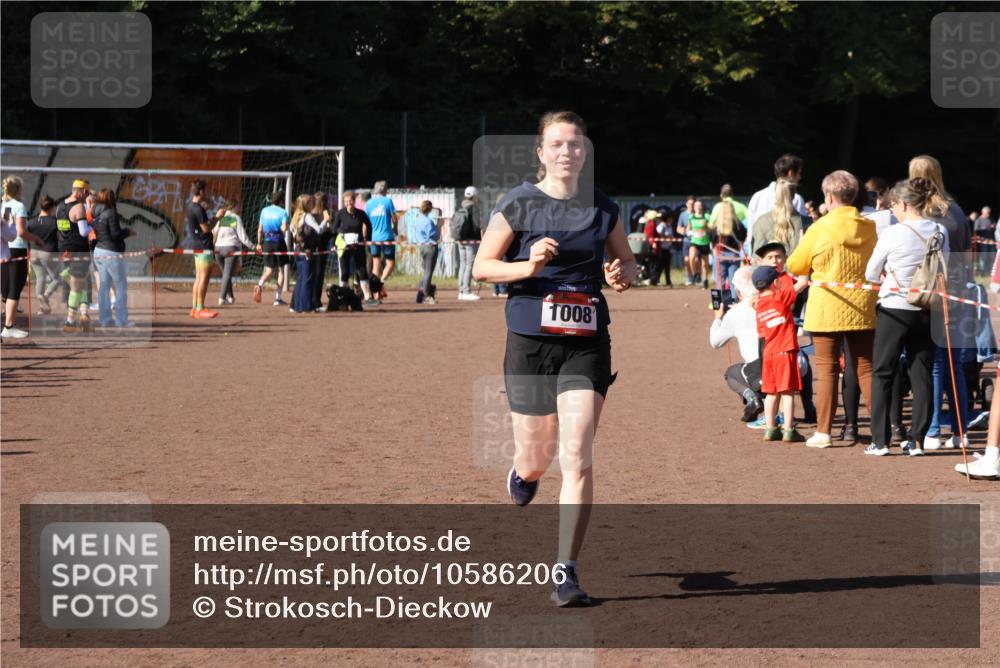 27.09.2026 - 35. Volkslauf durch das schöne Alstertal Strokosch-Dieckow http://msf.ph/oto/10586206 27.09.2026 11:52:26 Ziel 1008 meine-sportfotos.de