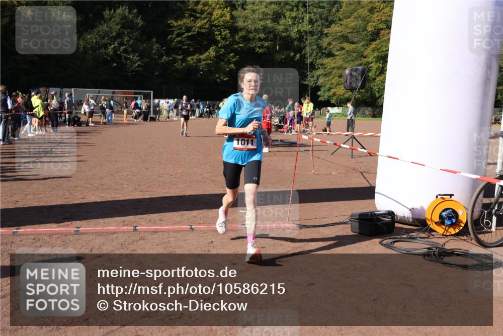 27.09.2026 - 35. Volkslauf durch das schöne Alstertal Strokosch-Dieckow http://msf.ph/oto/10586215 27.09.2026 11:52:22 Ziel 1008, 1011 meine-sportfotos.de