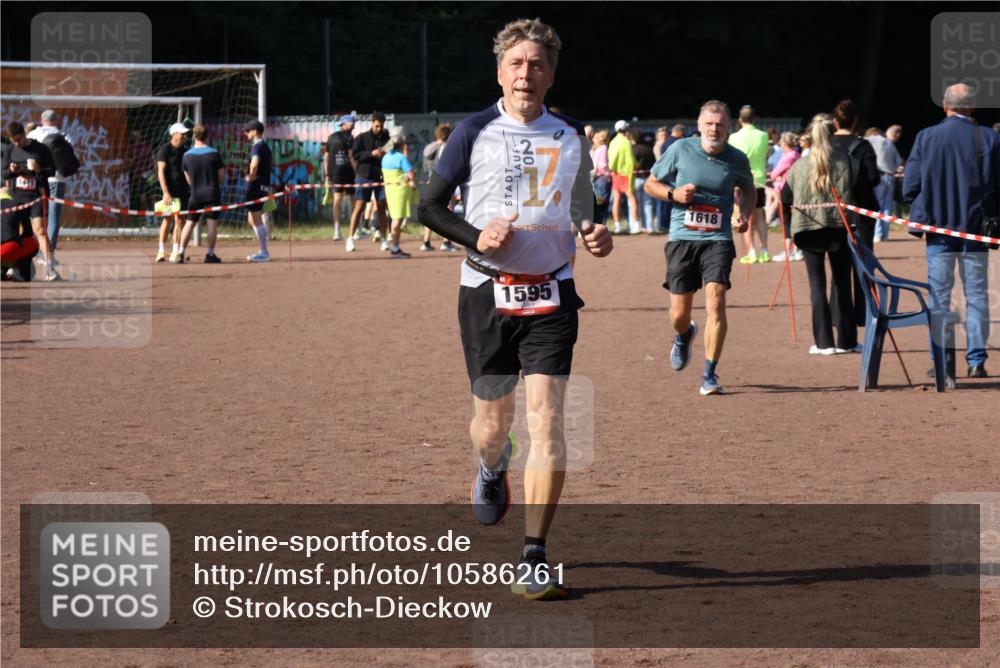 27.09.2026 - 35. Volkslauf durch das schöne Alstertal Strokosch-Dieckow http://msf.ph/oto/10586261 27.09.2026 12:11:49 Ziel 1595, 1618 meine-sportfotos.de