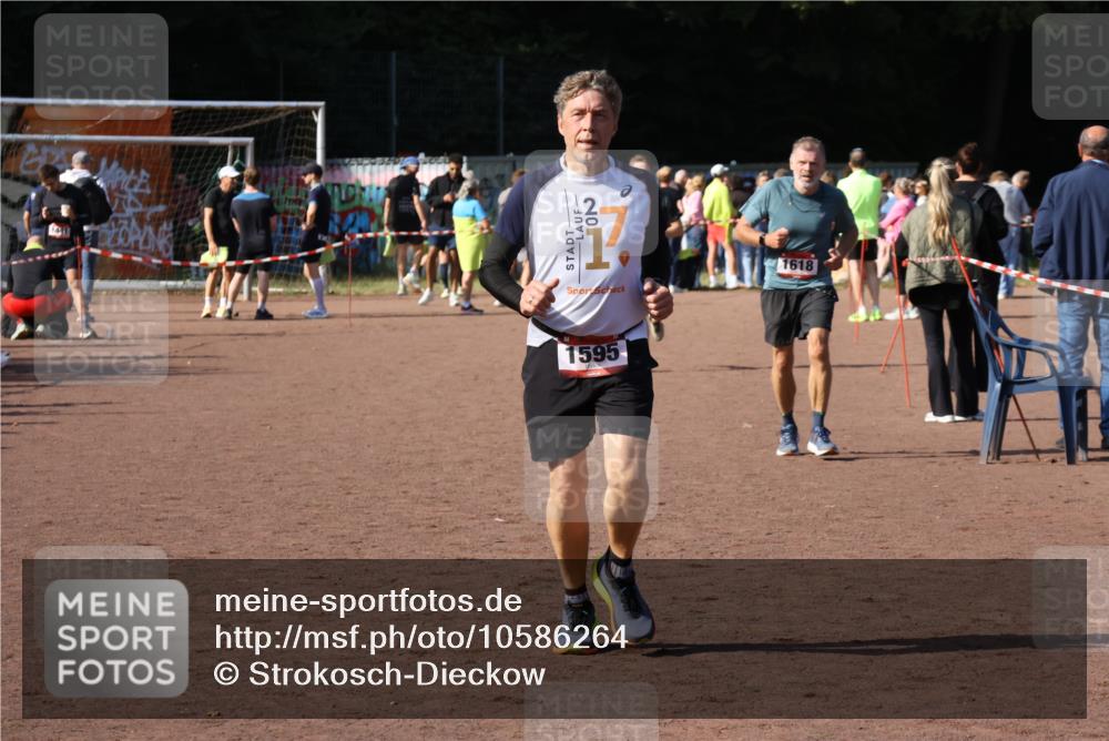 27.09.2026 - 35. Volkslauf durch das schöne Alstertal Strokosch-Dieckow http://msf.ph/oto/10586264 27.09.2026 12:11:49 Ziel 1595, 1618 meine-sportfotos.de
