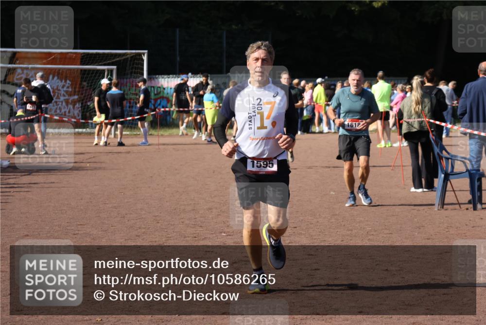 27.09.2026 - 35. Volkslauf durch das schöne Alstertal Strokosch-Dieckow http://msf.ph/oto/10586265 27.09.2026 12:11:48 Ziel 1595, 1618 meine-sportfotos.de