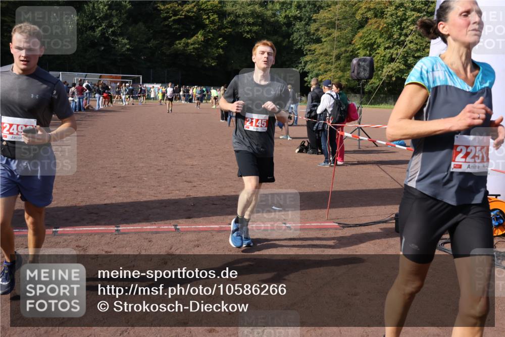 27.09.2026 - 35. Volkslauf durch das schöne Alstertal Strokosch-Dieckow http://msf.ph/oto/10586266 27.09.2026 12:11:41 Ziel 2145, 2251, 2490 meine-sportfotos.de