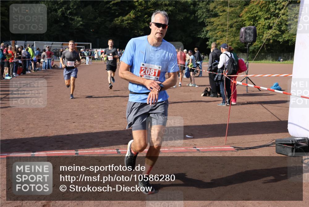 27.09.2026 - 35. Volkslauf durch das schöne Alstertal Strokosch-Dieckow http://msf.ph/oto/10586280 27.09.2026 12:11:37 Ziel 1597, 2081, 2145, 2251, 2490 meine-sportfotos.de