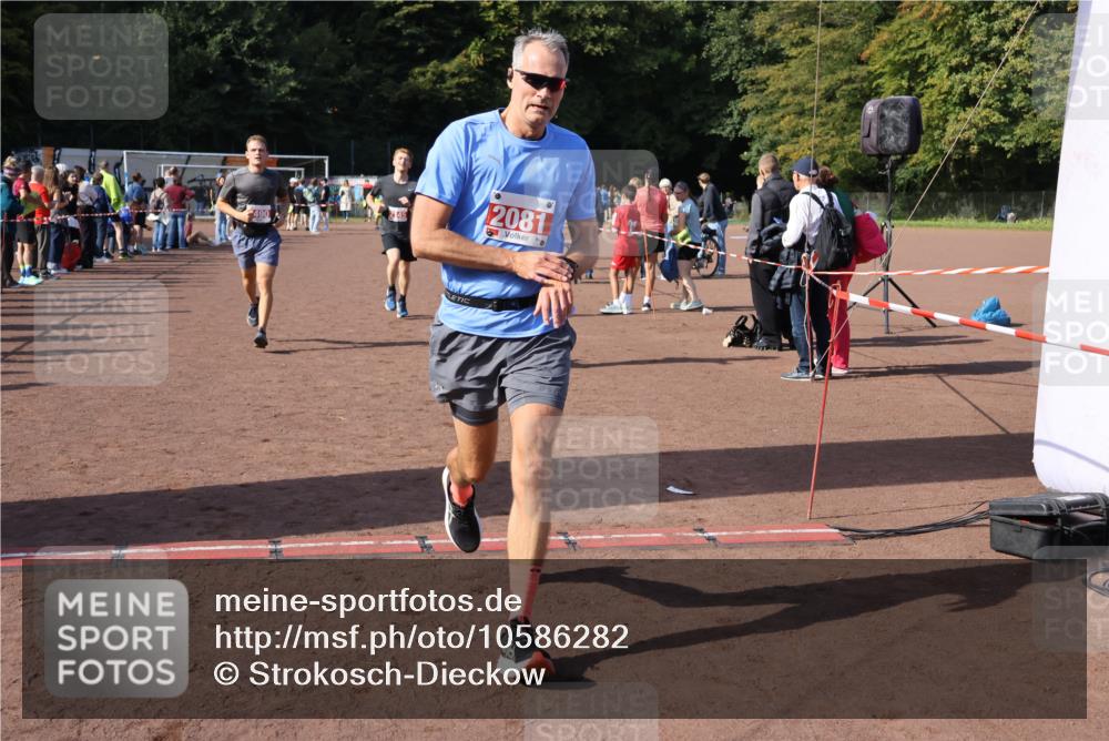 27.09.2026 - 35. Volkslauf durch das schöne Alstertal Strokosch-Dieckow http://msf.ph/oto/10586282 27.09.2026 12:11:37 Ziel 1597, 2081, 2145, 2251, 2490 meine-sportfotos.de