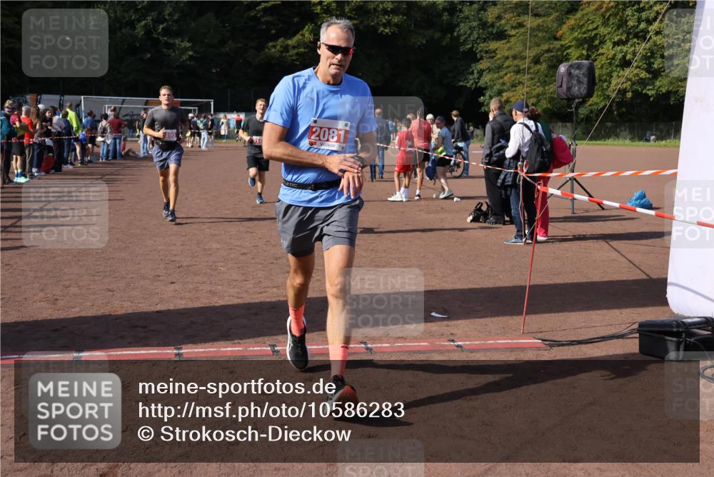 27.09.2026 - 35. Volkslauf durch das schöne Alstertal Strokosch-Dieckow http://msf.ph/oto/10586283 27.09.2026 12:11:37 Ziel 1597, 2081, 2145, 2251, 2490 meine-sportfotos.de