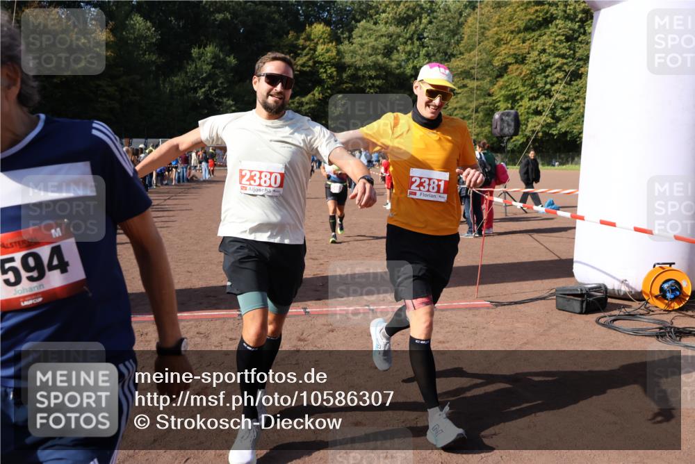 27.09.2026 - 35. Volkslauf durch das schöne Alstertal Strokosch-Dieckow http://msf.ph/oto/10586307 27.09.2026 12:11:24 Ziel 1051, 1124, 1594, 1610, 2380, 2381, 2463 meine-sportfotos.de