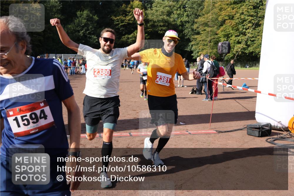 27.09.2026 - 35. Volkslauf durch das schöne Alstertal Strokosch-Dieckow http://msf.ph/oto/10586310 27.09.2026 12:11:24 Ziel 1051, 1124, 1594, 1610, 2380, 2381, 2463 meine-sportfotos.de
