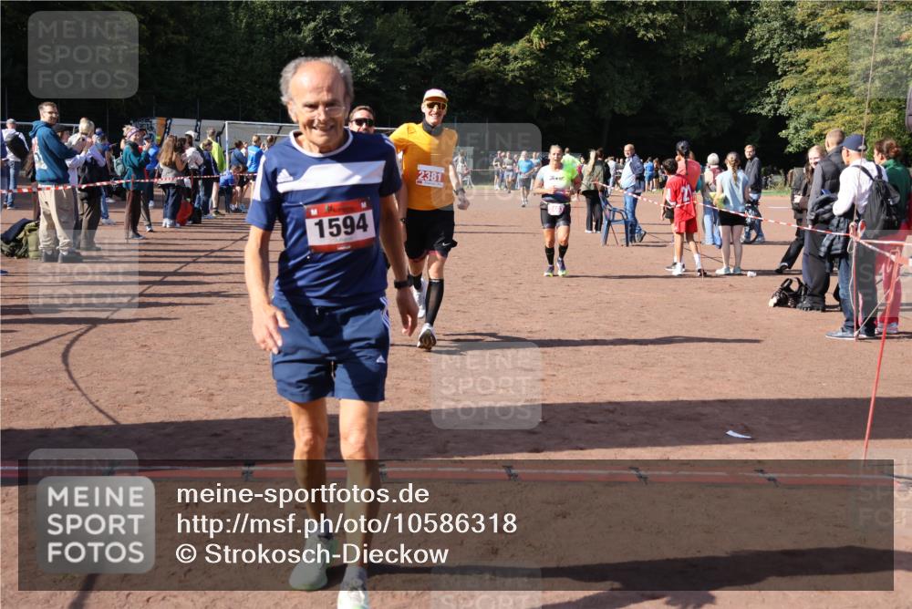 27.09.2026 - 35. Volkslauf durch das schöne Alstertal Strokosch-Dieckow http://msf.ph/oto/10586318 27.09.2026 12:11:22 Ziel 1124, 1594, 1610, 2380, 2381, 2463 meine-sportfotos.de