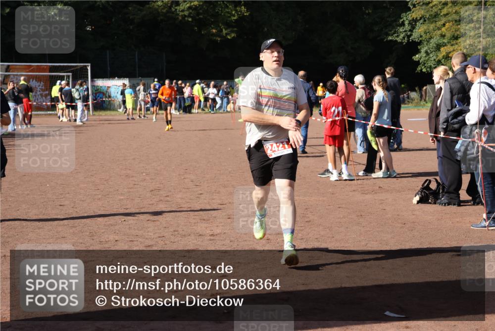 27.09.2026 - 35. Volkslauf durch das schöne Alstertal Strokosch-Dieckow http://msf.ph/oto/10586364 27.09.2026 12:11:03 Ziel 1601, 2421 meine-sportfotos.de