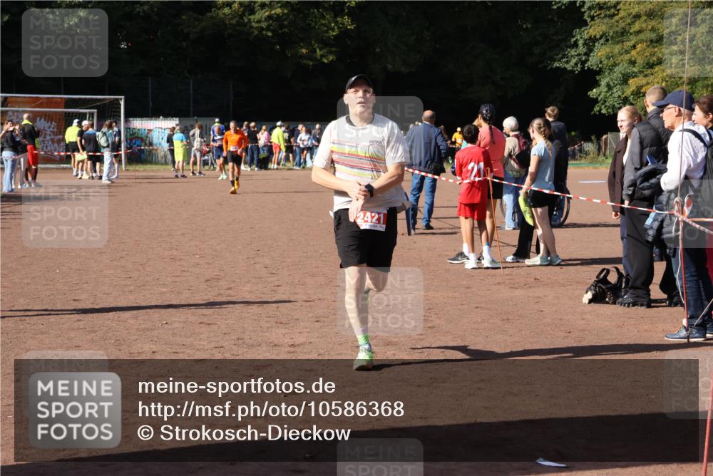 27.09.2026 - 35. Volkslauf durch das schöne Alstertal Strokosch-Dieckow http://msf.ph/oto/10586368 27.09.2026 12:11:03 Ziel 1601, 2421 meine-sportfotos.de